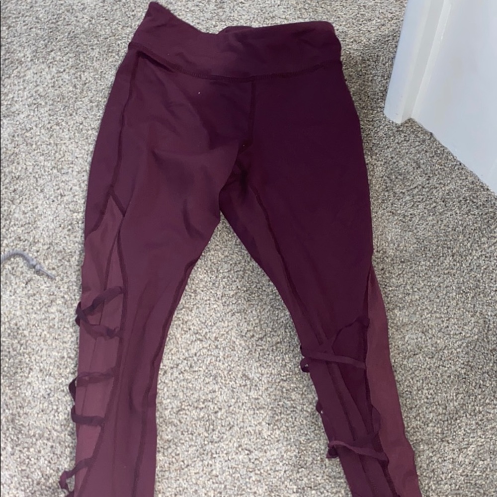 maroon legging!
